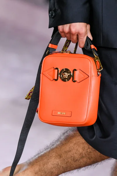 Look 10